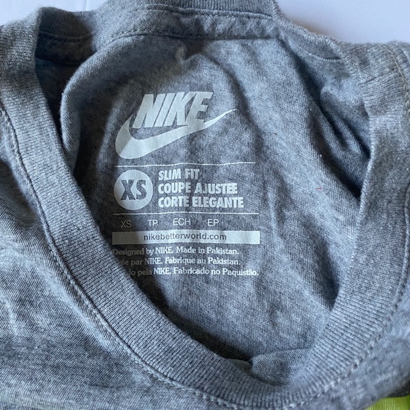 Women’s Nike Slim Fit Short Sleeved Tee - Picture 2 of 2